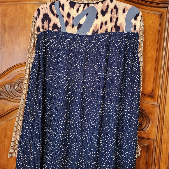 John Mark Patterned Buttoned Tunic - Picture 2 of 5